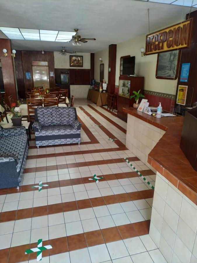 Hotel Topacio Сан-Хуан-де-лос-Лагос Экстерьер фото