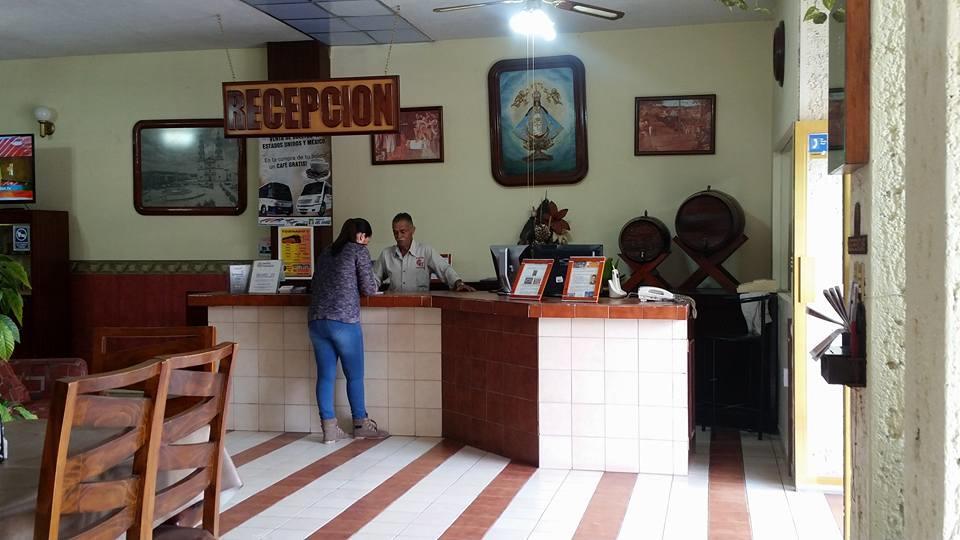 Hotel Topacio Сан-Хуан-де-лос-Лагос Экстерьер фото